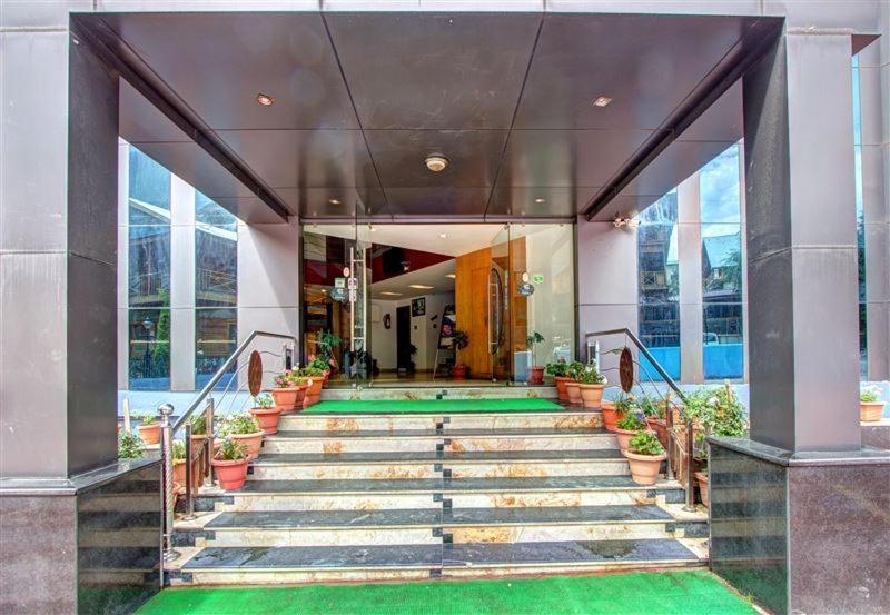 Hotel Midtown Manali Экстерьер фото