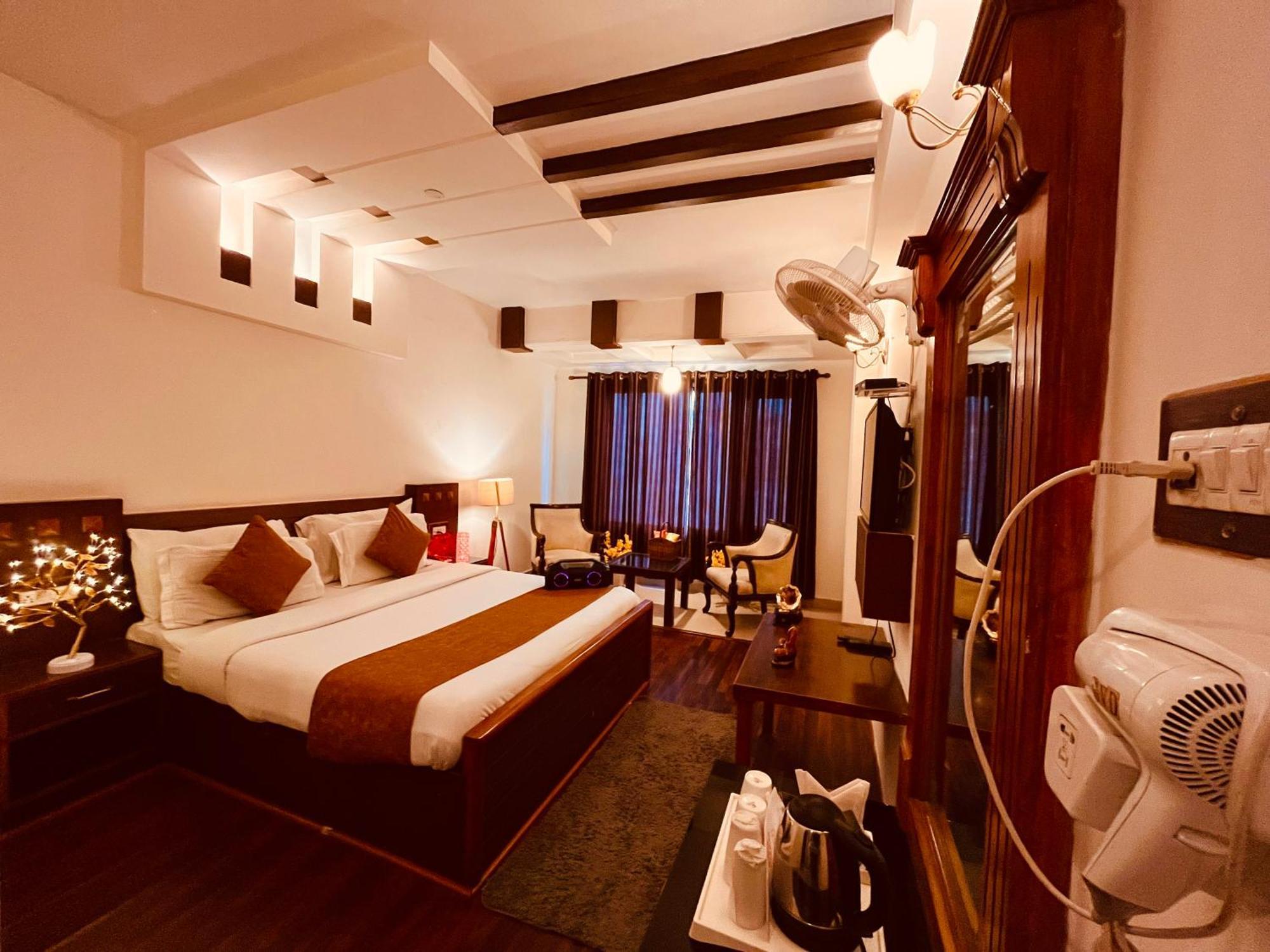 Hotel Midtown Manali Экстерьер фото